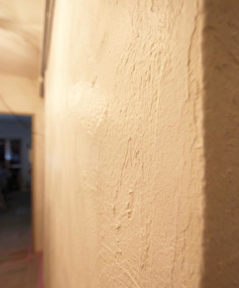 フランスの家に似合う「漆喰」は仕上げ次第で表現が変わる魅力がある